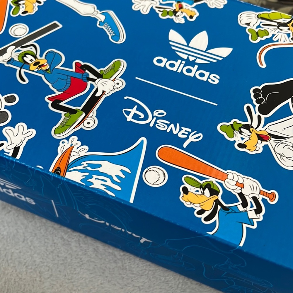 Brand new Adidas tennis shoes Disney version goofy